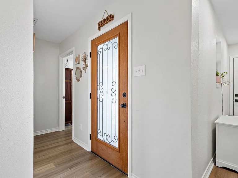 411 N Arizona Dr — Photo 4