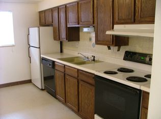 Quiet 2BR Garden-Level Near Mines & Downtown Golden ~900 sq ft, Golden, CO 80401