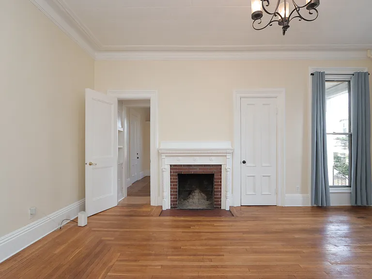 1851 Northampton St #1L — Photo 8
