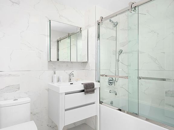 4th image of 2006 Avenue V APT 7I