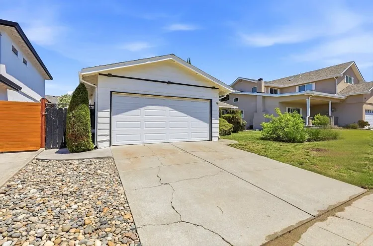 1865 Big Bend Dr — Photo 1