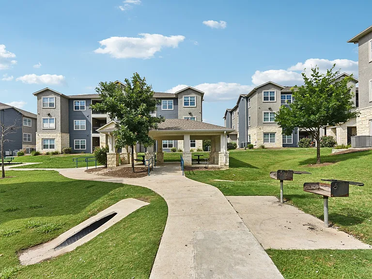 Heights on Parmer Apartments — Photo 3