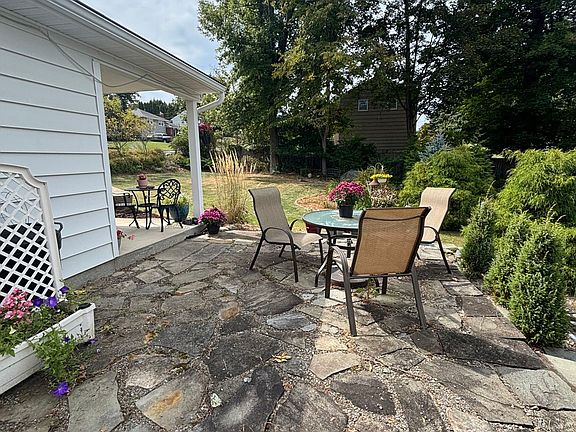 5th image of 4 Denton Rd