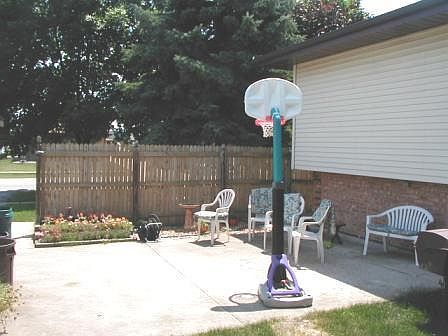 4th image of 17379 Oriole Ave