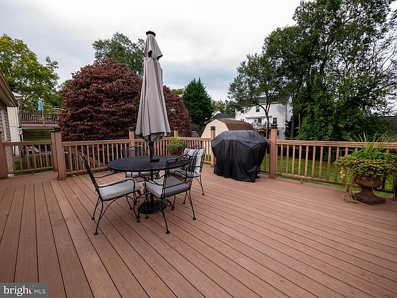 4th image of 1604 Pondview Dr