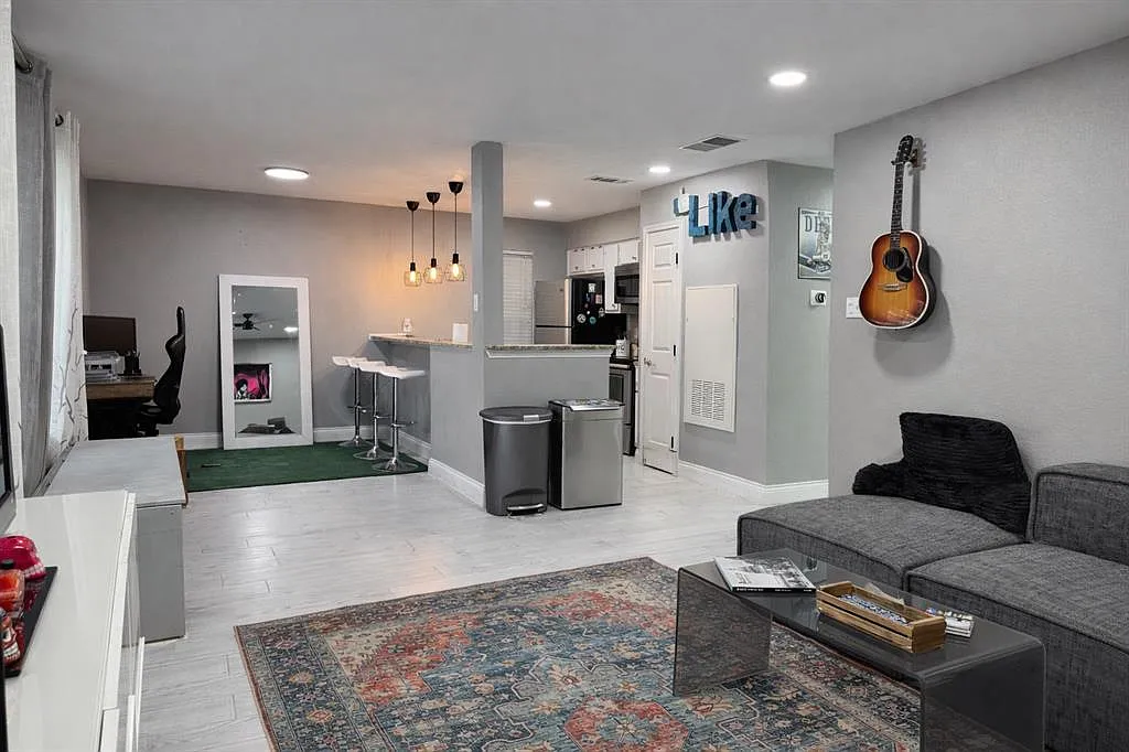2 bed, 1.0 bath, 840 sqft, $1,750 — Photo 2