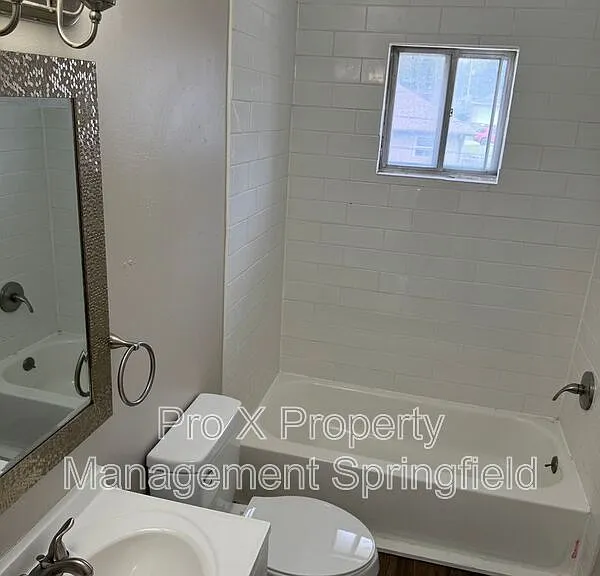 2929 E University St #6 — Photo 11