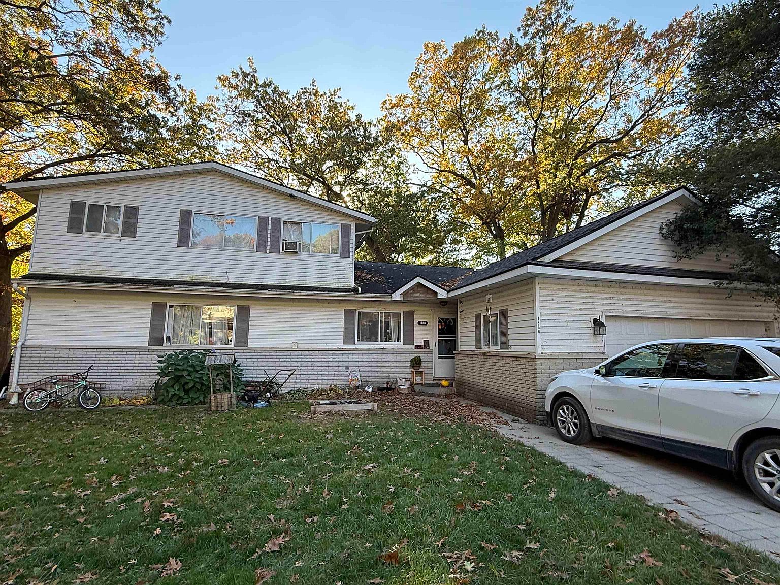 1556 Clark Lake Rd, Brighton, MI 48114