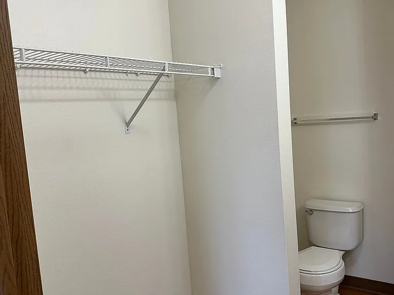 Dakota E & W Apartments — Photo 58