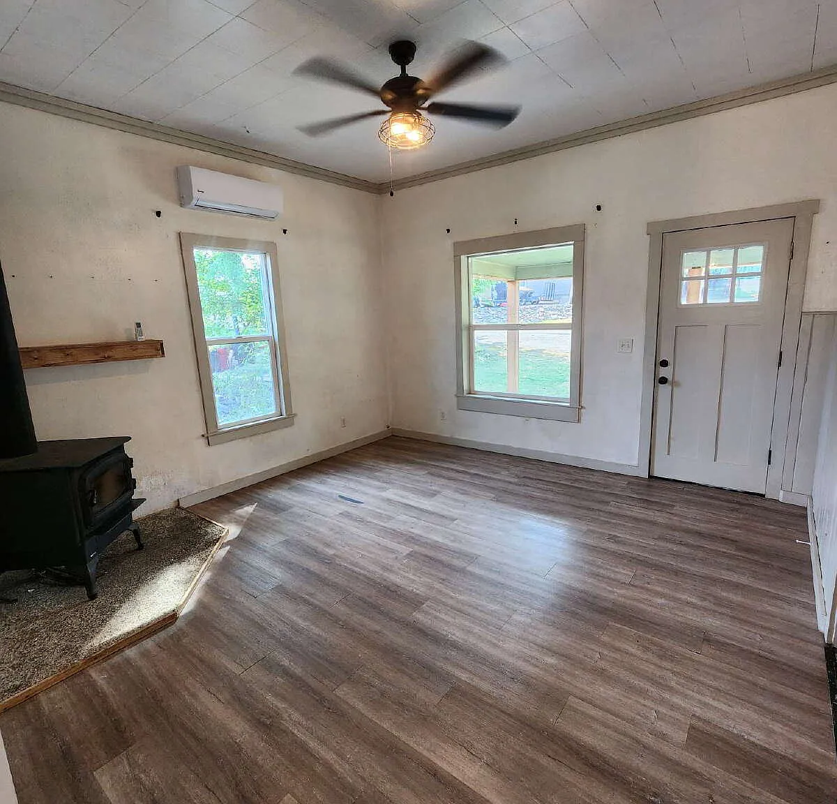 3 bed, 1.0 bath, 1264 sqft, $1,600 — Photo 4