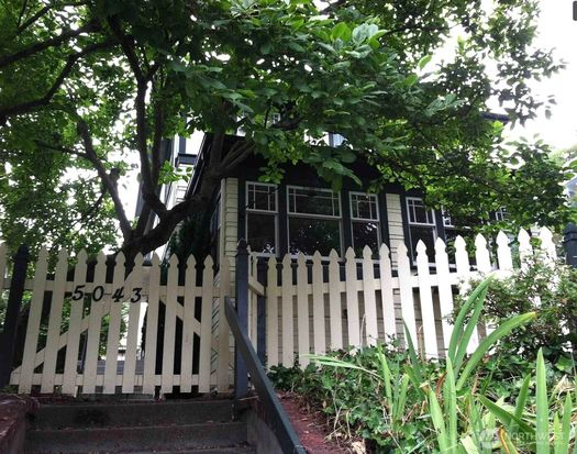 5043 19th, Seattle, WA 98105