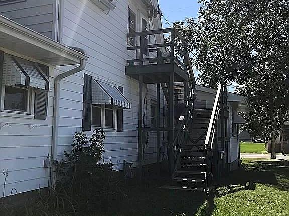 3rd image of 223 Gurler St Floor 1