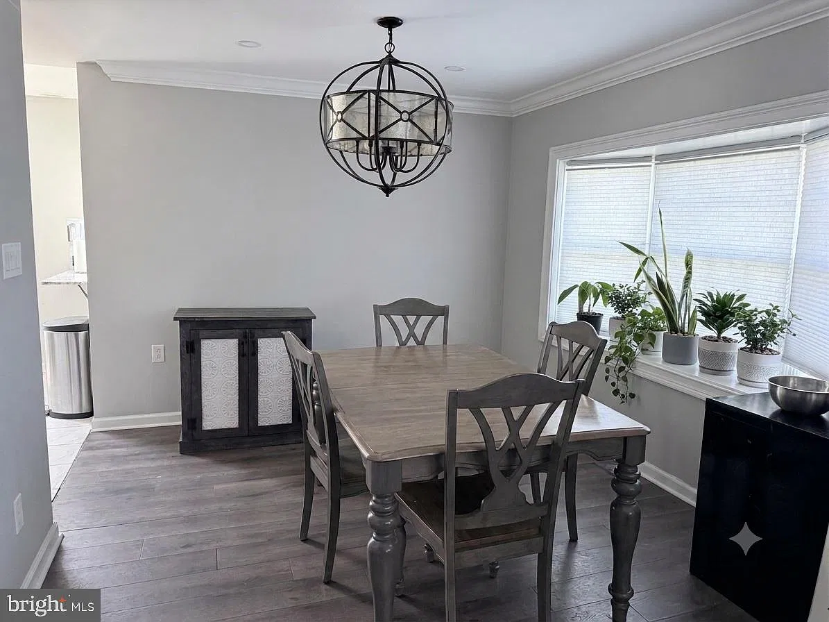 3 bed, 2.0 bath, 2524 sqft, $3,000 — Photo 3
