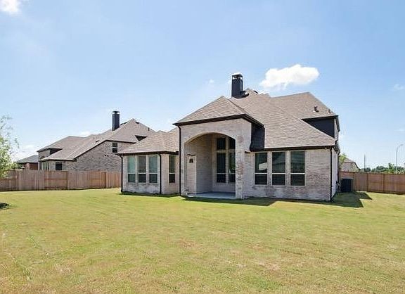 3rd image of 5203 Fremont Dr
