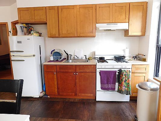 3rd image of 301 E 88th St APT 12