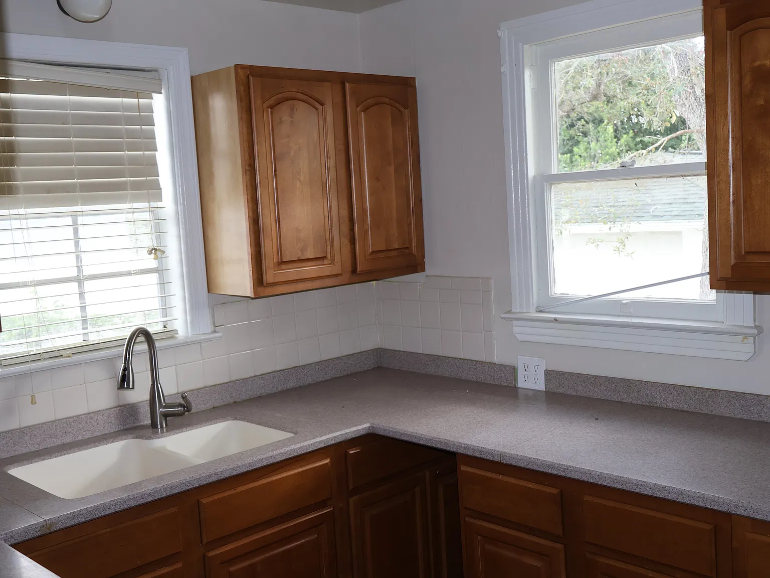 3908 W North B St — Photo 3