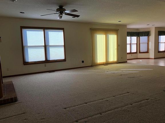 4th image of 105 Carlee Cir S