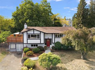 7254 Enid Pl, Central Saanich, BC V8M 1H3