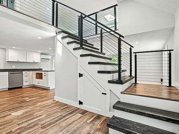 3rd image of 39 East St #2