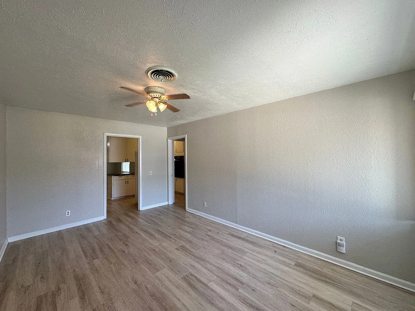 708 Jefferis Ave — Photo 2