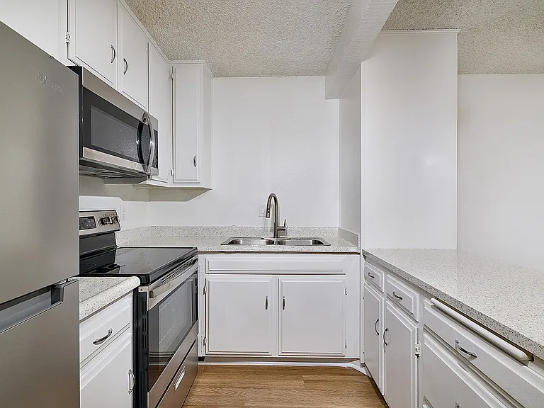 Panorama Apartments — Photo 8