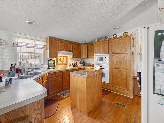 5th image of 1847 Alexander Rd
