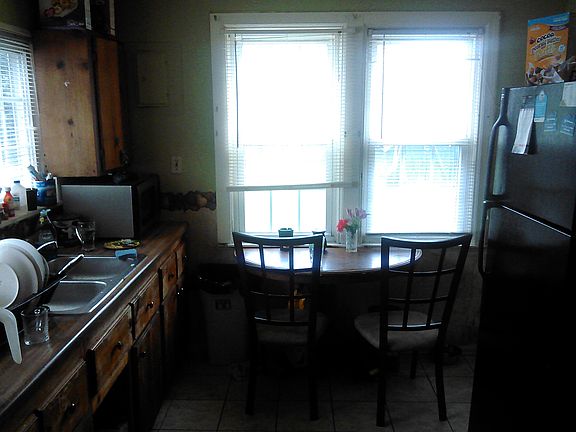 4th image of 1784 Arlington Ave