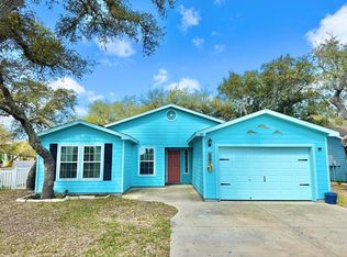 101 Treasure St, Rockport, TX 78382