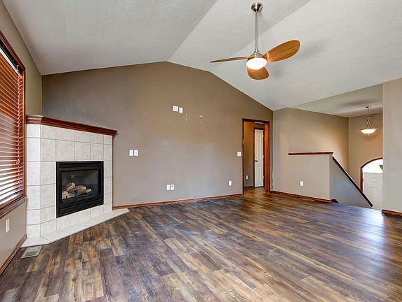 4th image of 975 S Ballard Drive