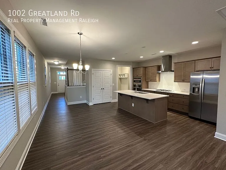 1002 Greatland Rd — Photo 5