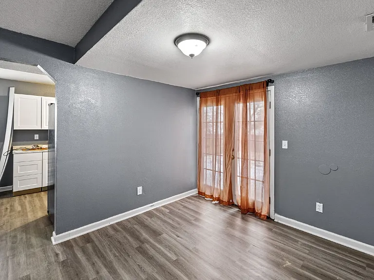 820 Spinner Ct — Photo 6