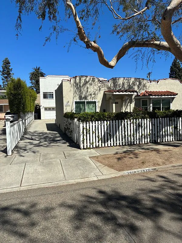 3 bed, 2.5 bath, 1595 sqft, $5,995 — Photo 1