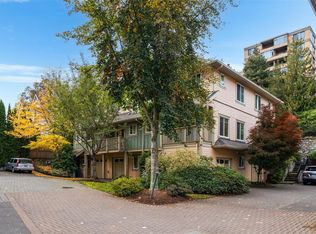 1405 Mallek Cres #3, Victoria, BC V8T 0A3