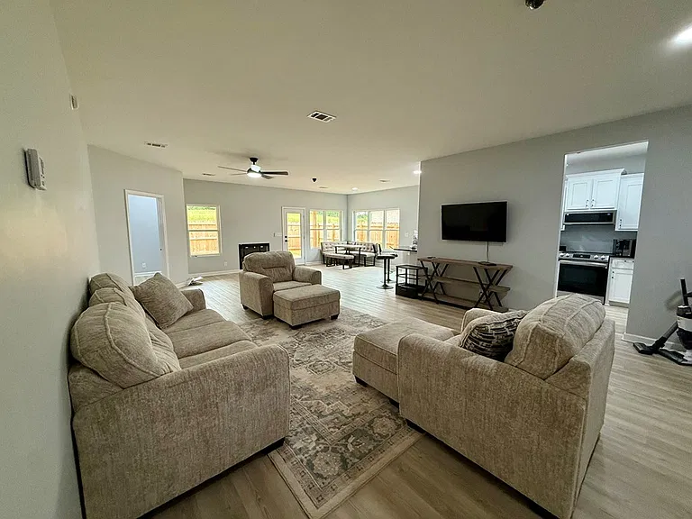 219 Overcup Dr — Photo 6