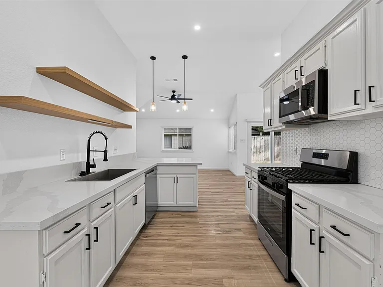 17006 Enchanted Cir E — Photo 12