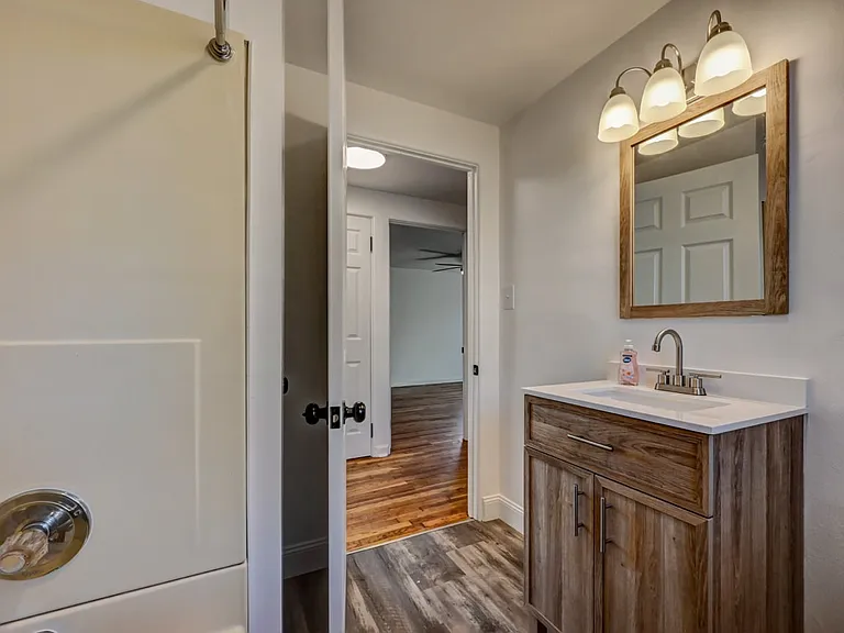 850 Church St — Photo 20