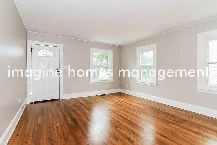 2 bed, 1.0 bath, 1032 sqft, $1,795 — Photo 2