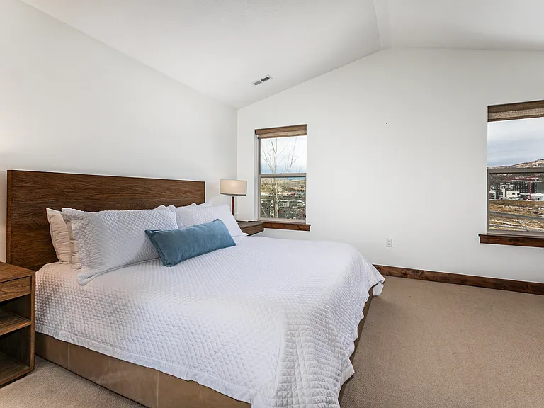 924 W Abigail Dr — Photo 18