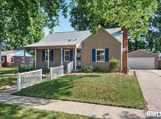 2132 E Grandview Ave, Grandview, IL 62702