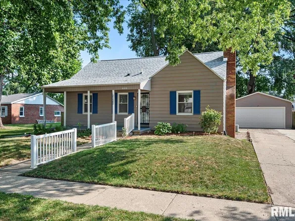 2132 E Grandview Ave, Grandview, IL 62702