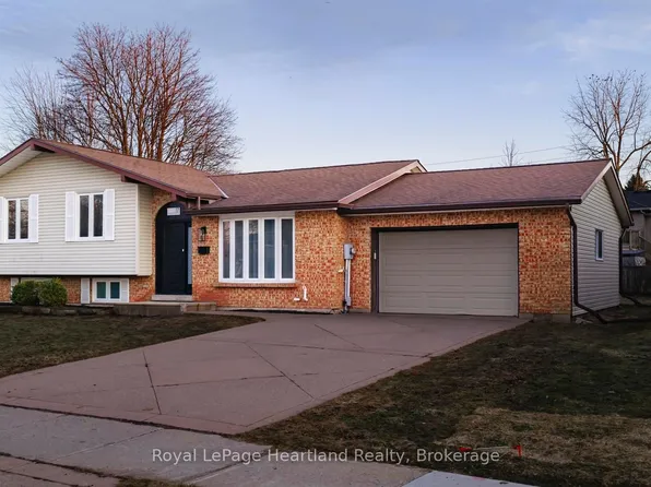 17 Suncoast Dr W, Goderich, ON N7A 4H1