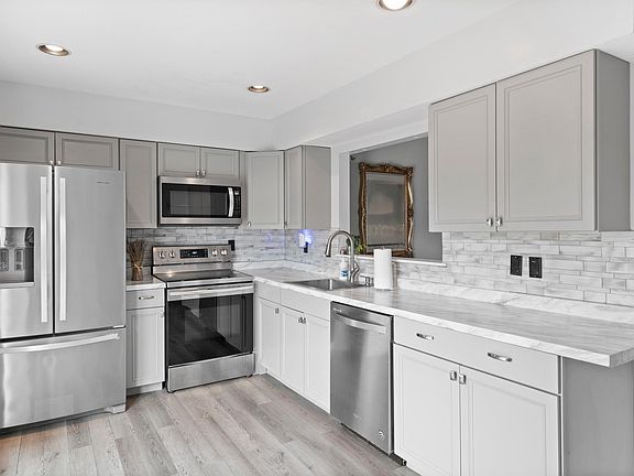 3rd image of 14816 London Ln