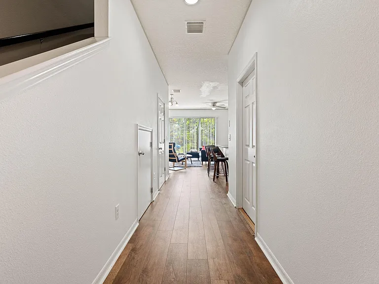 6917 Woodchase Glen Dr — Photo 2