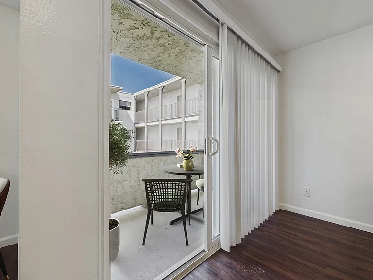 The Montecito — Photo 20