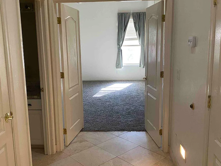 5653 W Irma Ln — Photo 14