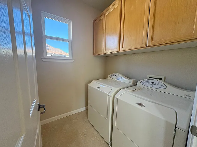 546 Almanor St — Photo 26