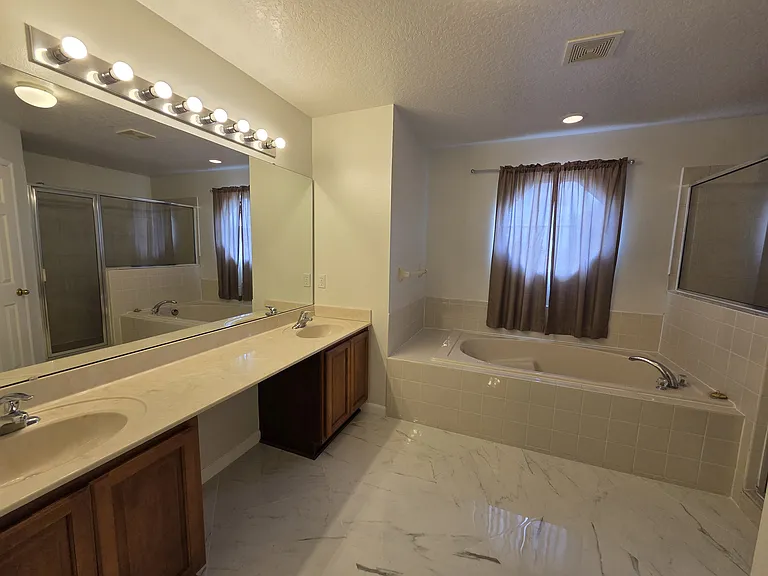 330 Aldershot Ct — Photo 28