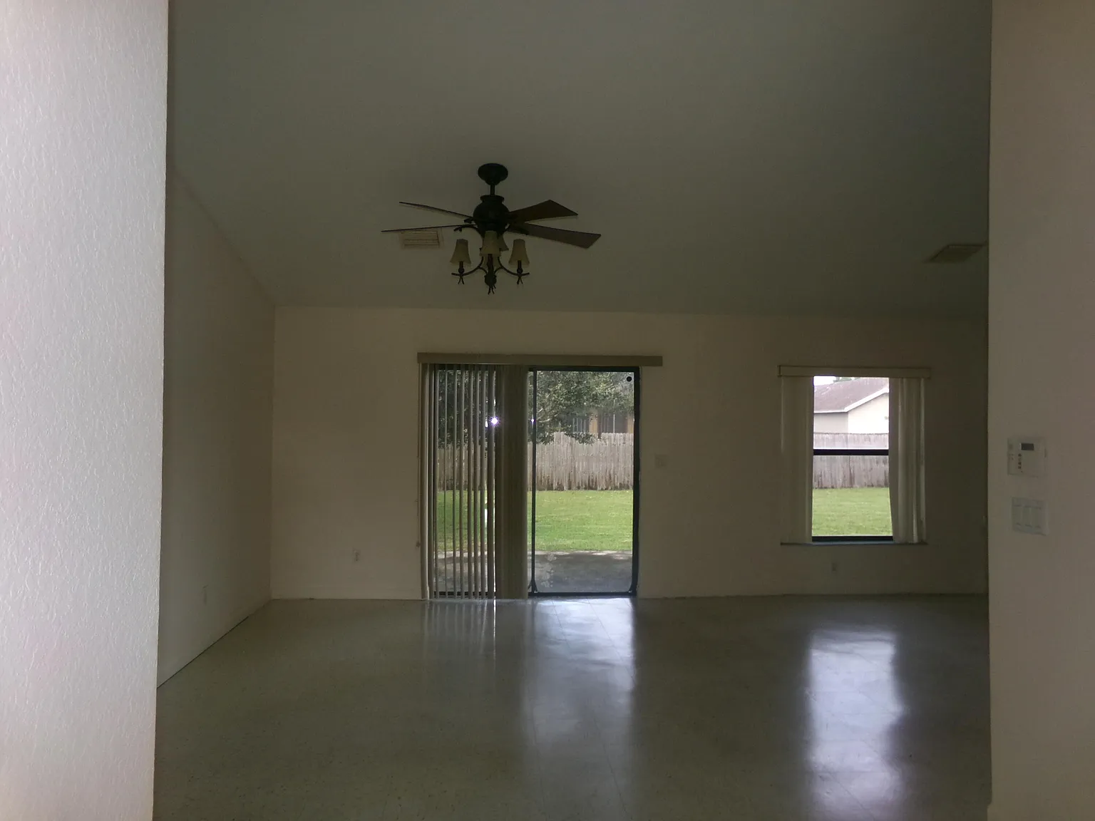 3 bed, 2.0 bath, 1280 sqft, $2,100 — Photo 3