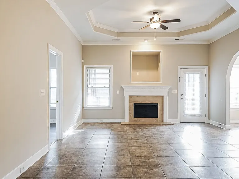 626 Waterford Ln — Photo 4