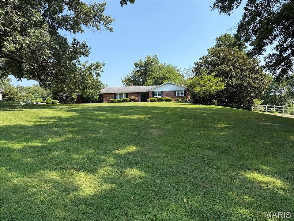 2nd image of 948 Donna Dr